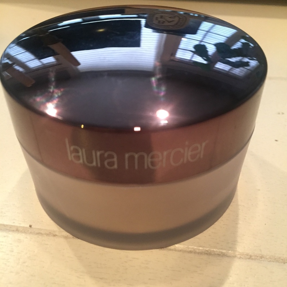 NEW! Laura Mercier Translucent Powder GLOW
